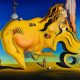 intura surrealista de Salvador Dalí com uma figura amarela central parecida com um rosto de perfil distorcido; dela emergem uma mulher com seios nus, um braço masculino, elementos florais, mecânicos e uma árvore seca, tudo sobre uma paisagem desértica sob um céu azul intenso.