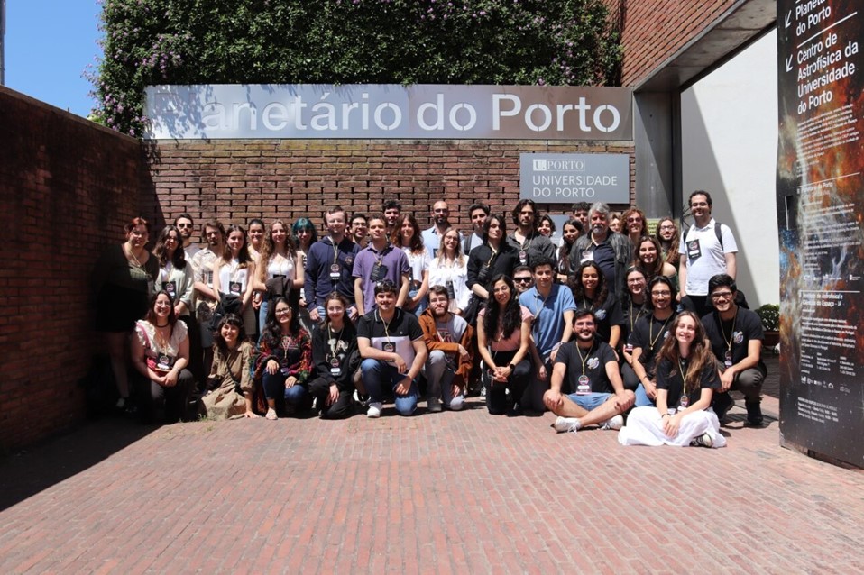 Foto de grupo dos participantes do evento "Astrobiologia: Entre Estrelas e Microorganismos"